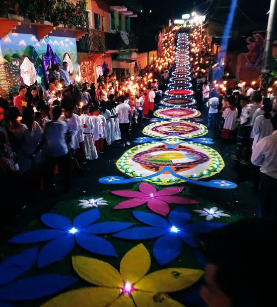 Holy Week in El Salvador, a beautiful local tradition.