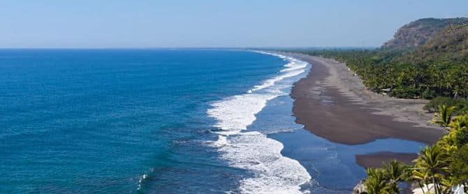 El Salvador surfing