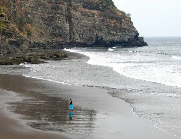 El Zonte Beach in El Salvador. One of the Best Surf Spots in the country