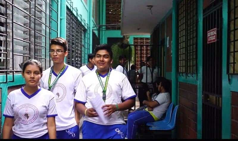 Salvadoran High School students