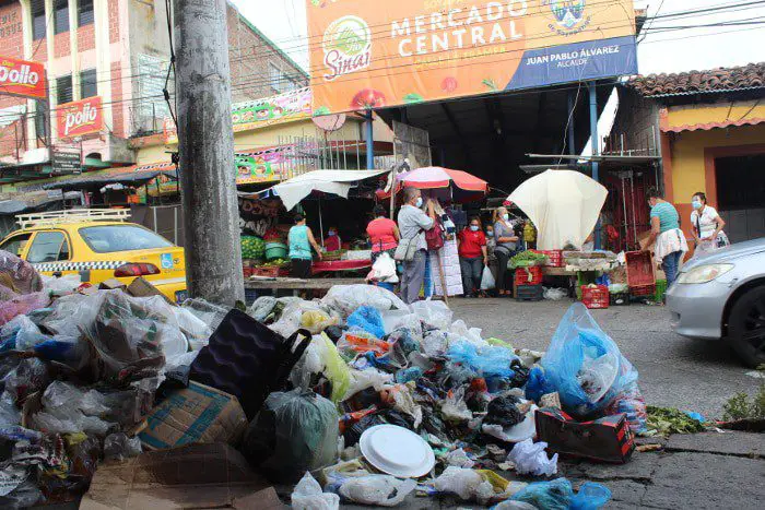 Trash problem in El Salvador