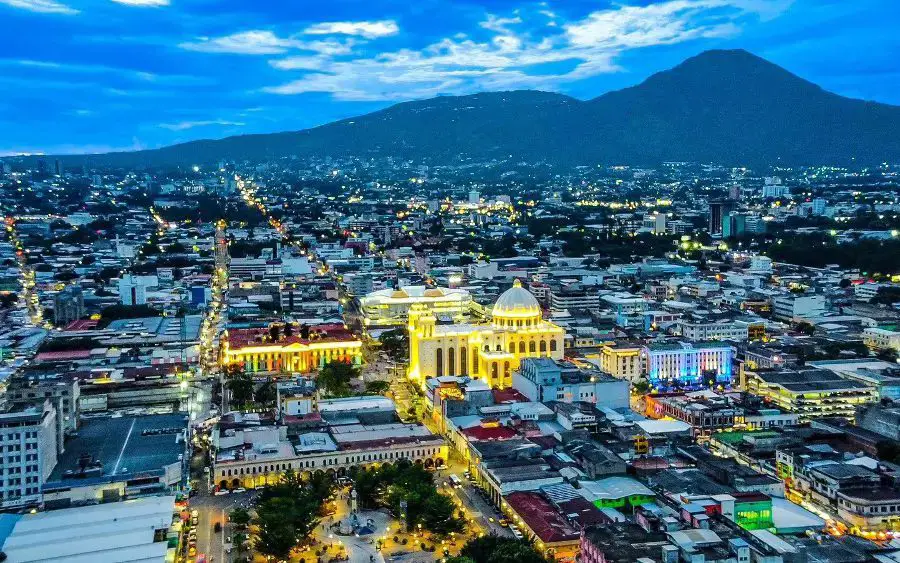Move to Salvador, El Salvador's capital city