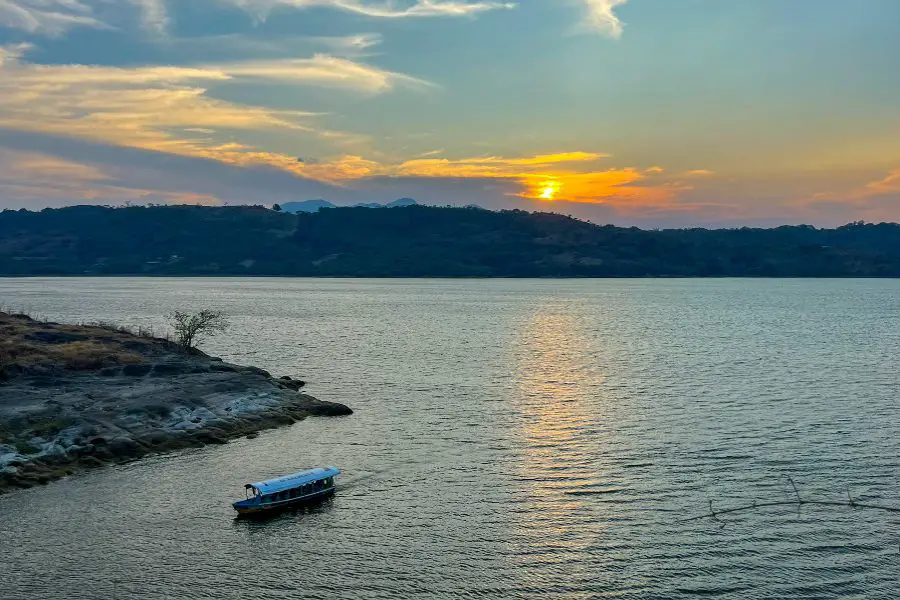 El Salvador Lake