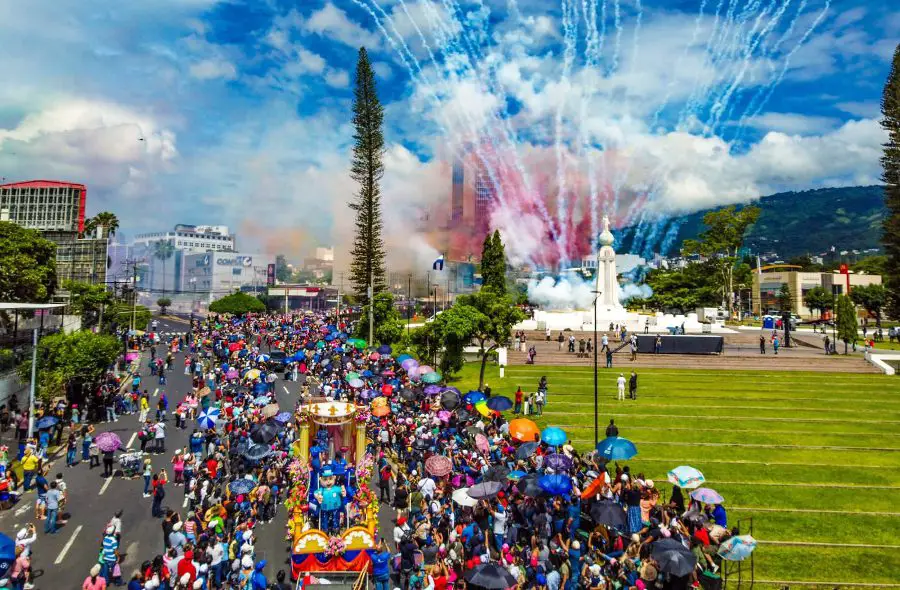 San Salvador Correo Parade