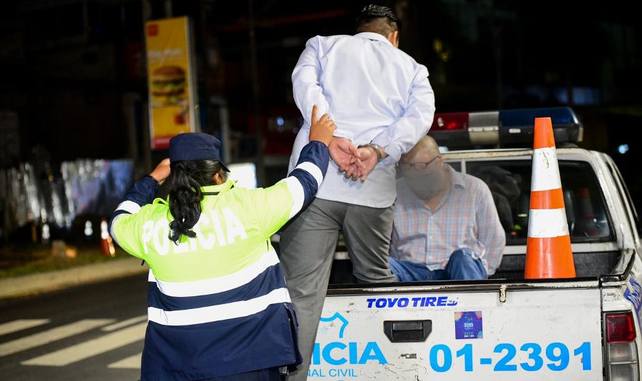 Salvadoran Police Drunk Drivers Arrested