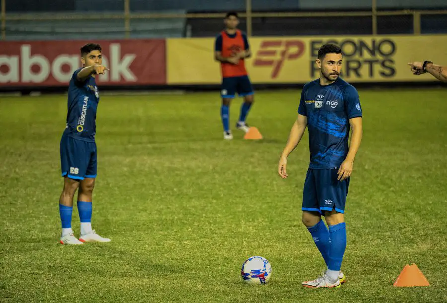 access sports broadcasts in El Salvador