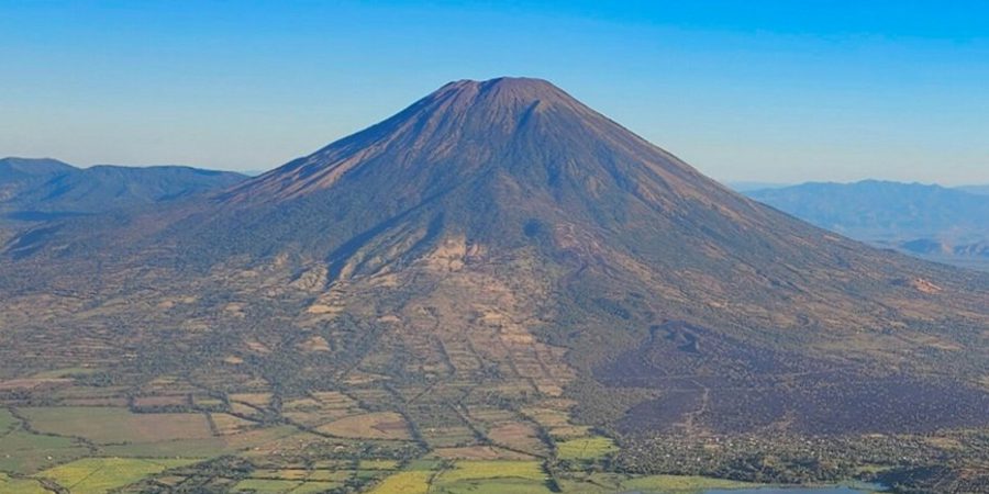 Volcanic  2枚 Scientists have discovered 138 volcanoes hidden beneath the West