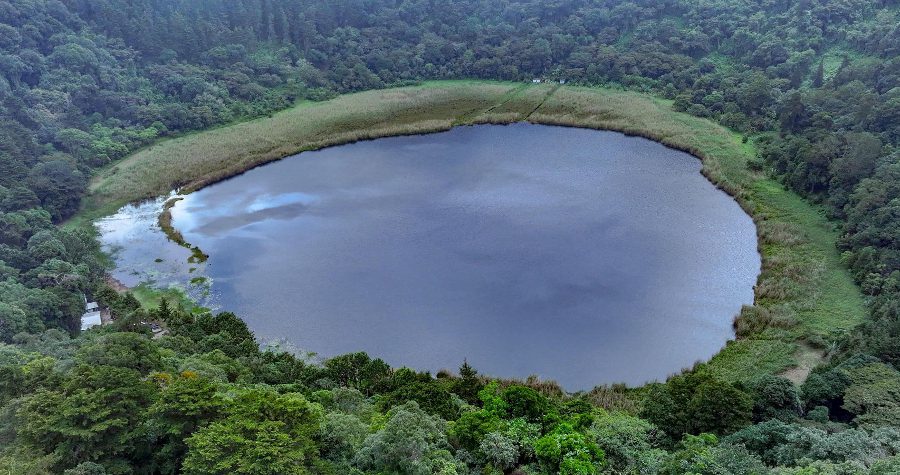 La Laguna Verde in El Salvador