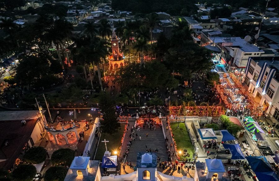 Día de Los Farolitos in Ahuachapan
