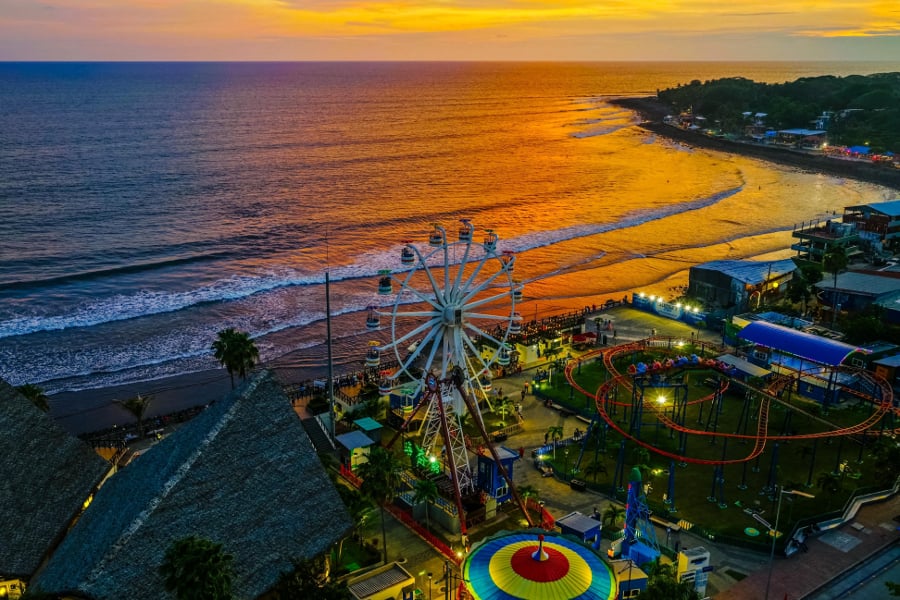 Playa Salvadoreña.